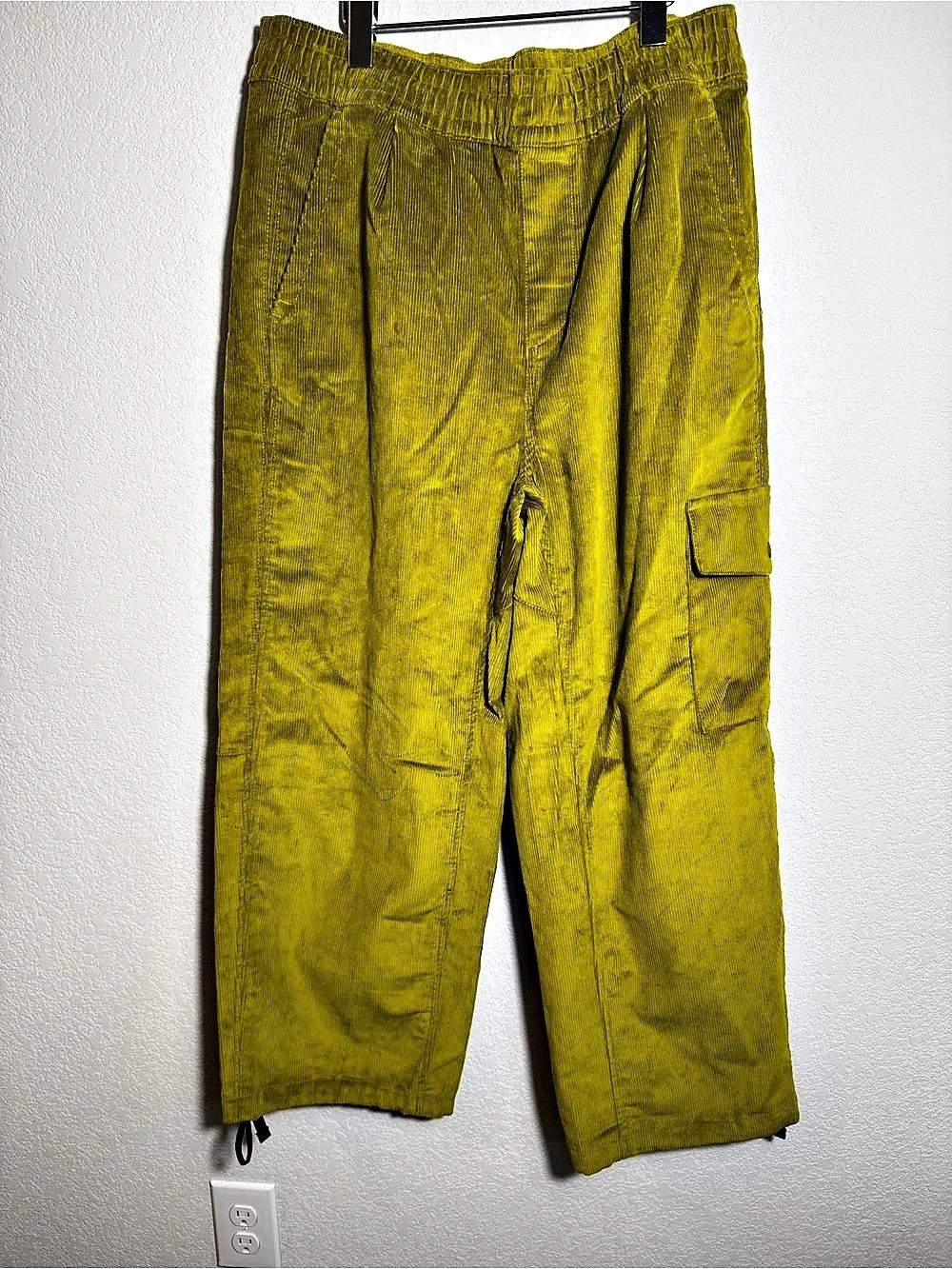 The North Face F23 Cargo Pants Corduroy Cargo Pants in Green Size Large